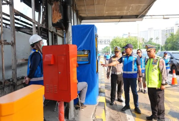 Kakorlantas dan Jasa Marga Tinjau Gerbang Tol Rusak, Operasional Dipastikan Normal